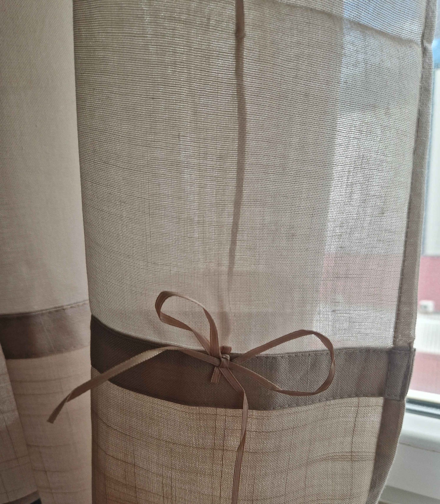 BPC Living - Bež providna zavjesa s dekor-mašnama – 120 × 120 cm