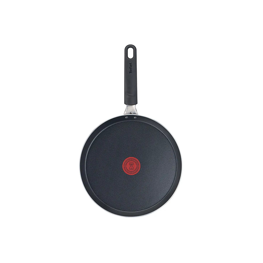 Tefal B5671053 tava za palačinke s neprijanjajućom oblogom, Omega brend, prikaz tave s glatkom površinom i drškom