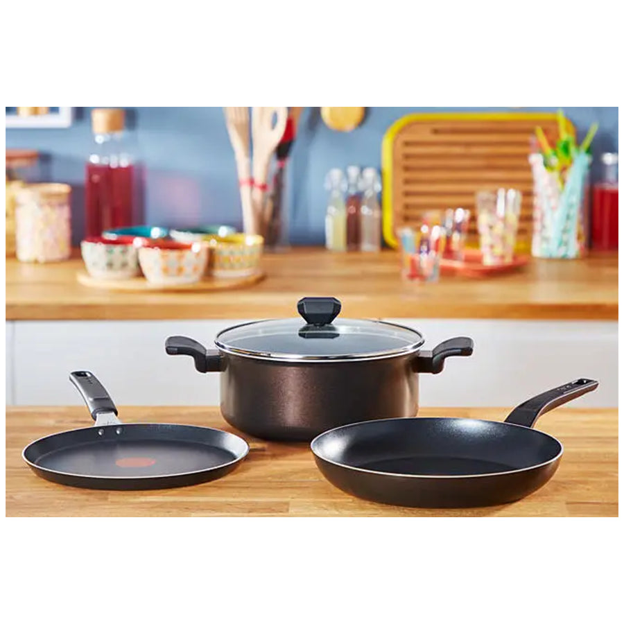 Tefal B5671053 tava za palačinke s neprijanjajućom oblogom, Omega brend, prikazana na slici.