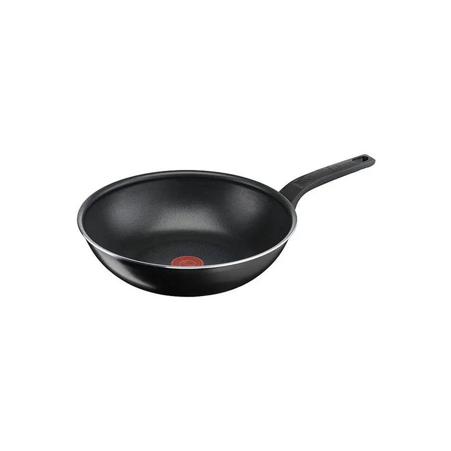 Omega Tefal B5671953 wok tava s neprijanjajućim premazom, prikazana s drškom i glatkom površinom za kuhanje.