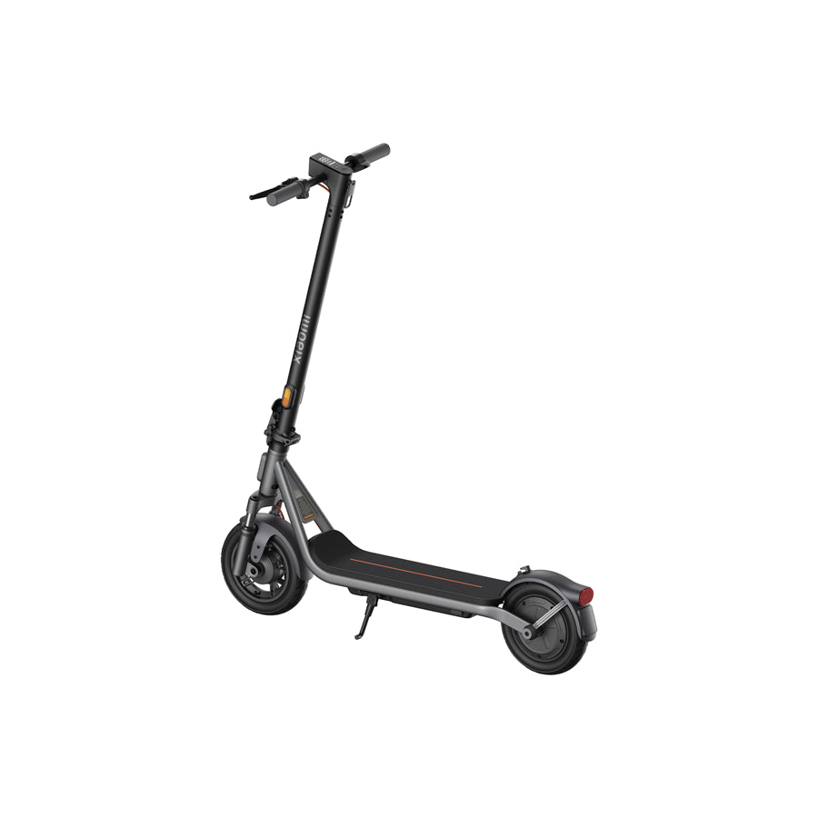 Električni romobil Xiaomi Scooter 6 Lite BHR08R6GL, brza i lagana Omega verzija, prikazan sa sigurnosnim rukohvatima i kotačima.