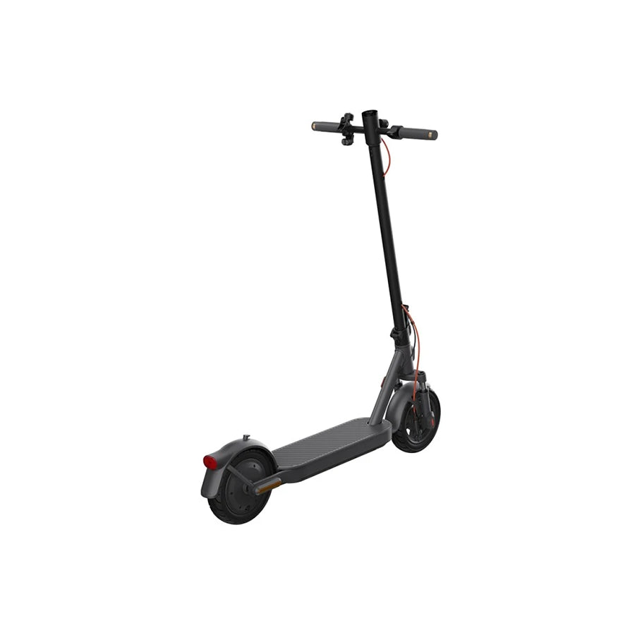 Xiaomi električni romobil Omega BHR9603GL s prednjim ovjesom, domet do 45 km, brzina 25 km/h i 700 W snage.
