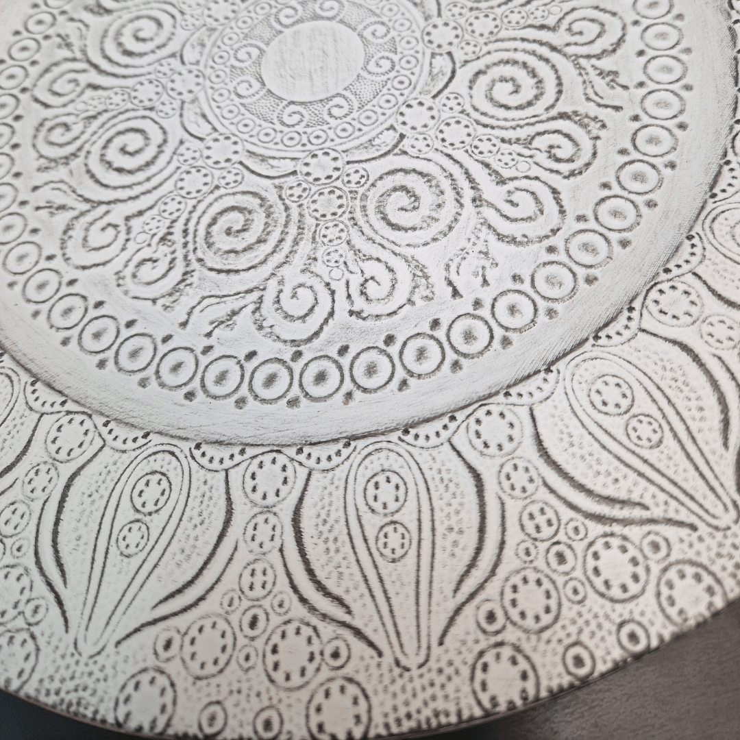 Dekorativni tanjur – elegantan podmetač za stol ili ukras 33 cm