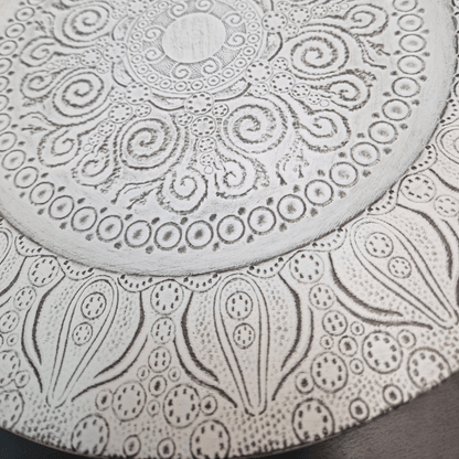 Dekorativni tanjur – elegantan podmetač za stol ili ukras 33 cm