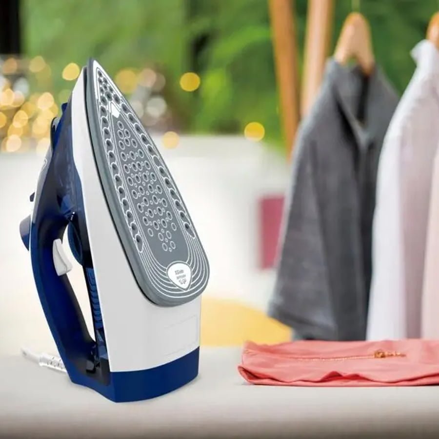 Tefal FV2838E0 pegla na paru – 2400 W, 40 g/min, udar pare 180 g/min, keramička ploča, AntiDrip