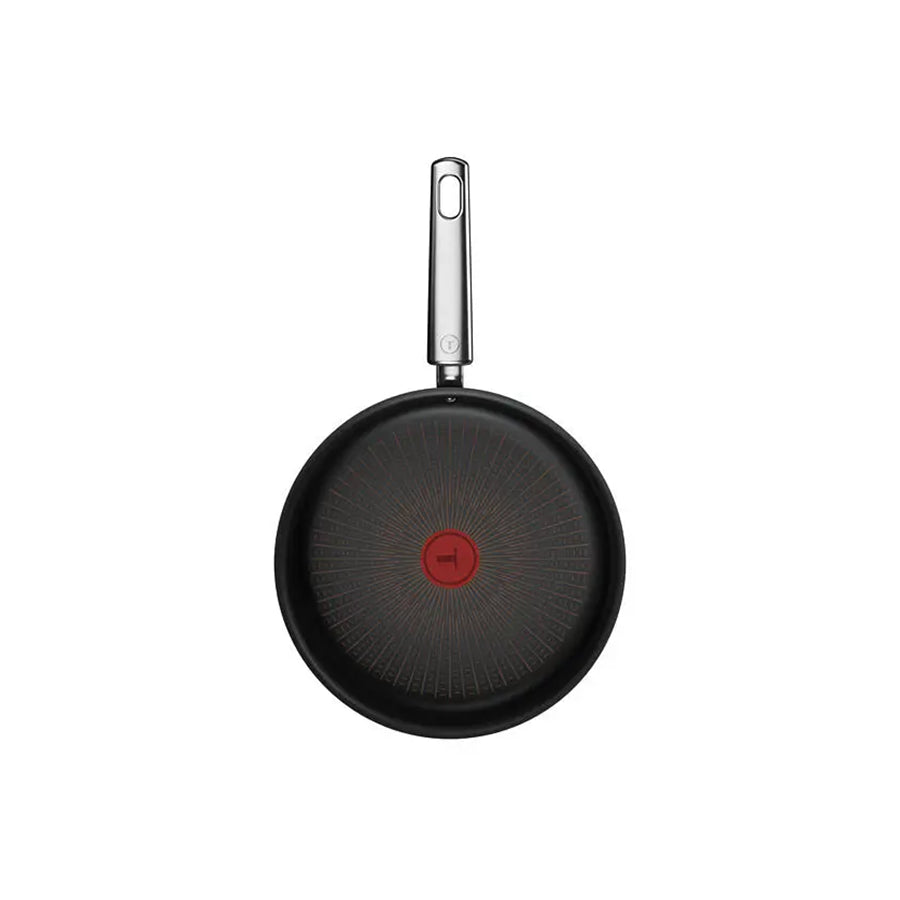 Omega Tefal G3303202 duboka tava s poklopcem, čelik i plastični drška, prikazuje kuhanje i pripremu hrane u kuhinji.