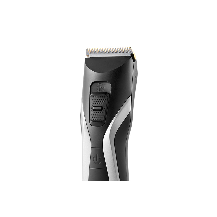 Omega Grundig MC 8840 mašina za šišanje s nastavcima za različite dužine, prikazana na slici.