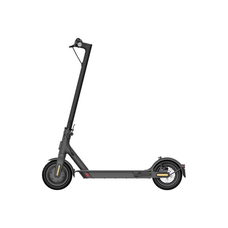 Električni romobil Xiaomi Essential brenda Omega, prikazan na slici, s sklopivom dizajnom i ručkama za vožnju.