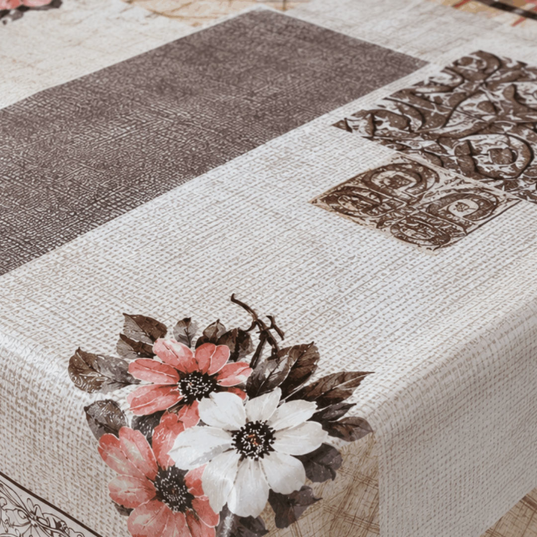 Sermat PVC stolnjak 140x140 cm – Cvjetni patchwork uzorak | Vodootporan, periv