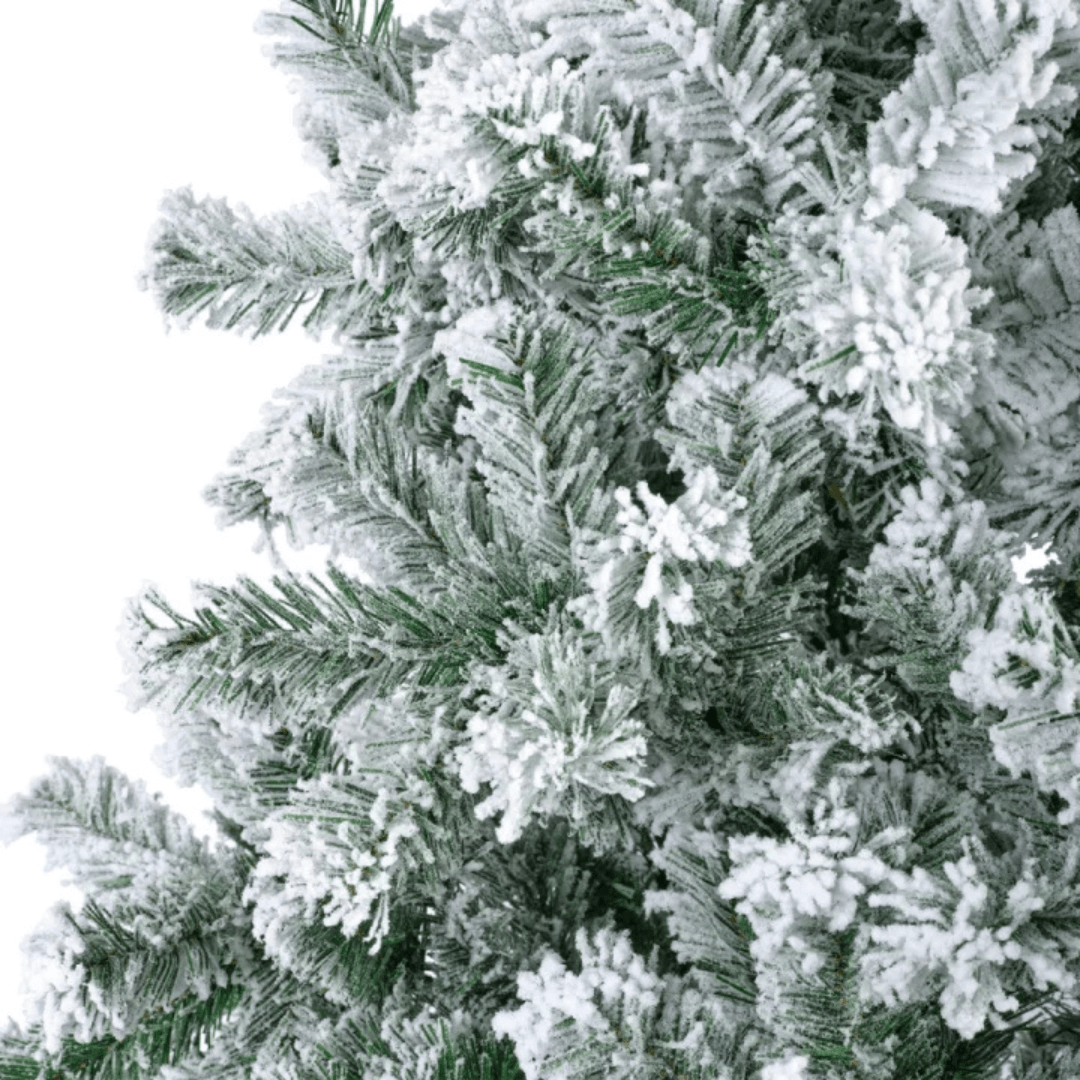 Snowy Rovinj Pine 210 cm – snježna jelka, Ø 96 cm, metalno postolje