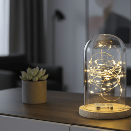 Staklena kupola s drvenim postoljem – dekorativno staklo za aranžmane 21 x 12 cm sa LED lampicama