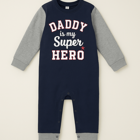 Tamnoplavi dječji kombinezon s natpisom "Daddy is my Super Hero"