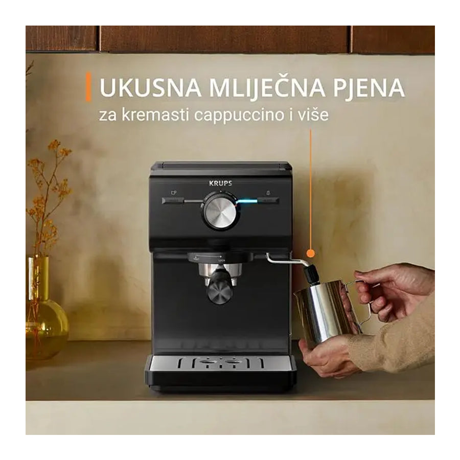 Omega Krups XP381810 aparat za espresso kavu s crnim kućištem i metalnim detaljima, prikazan na slici.