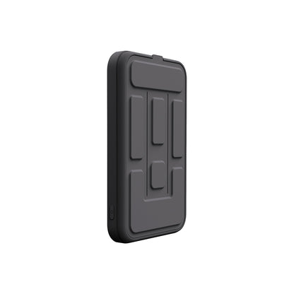 Omega Yenkee YPB 501 powerbank s 5000 mAh, 20 W Power Delivery i bežičnim punjenjem do 15 W, prikaz na slici