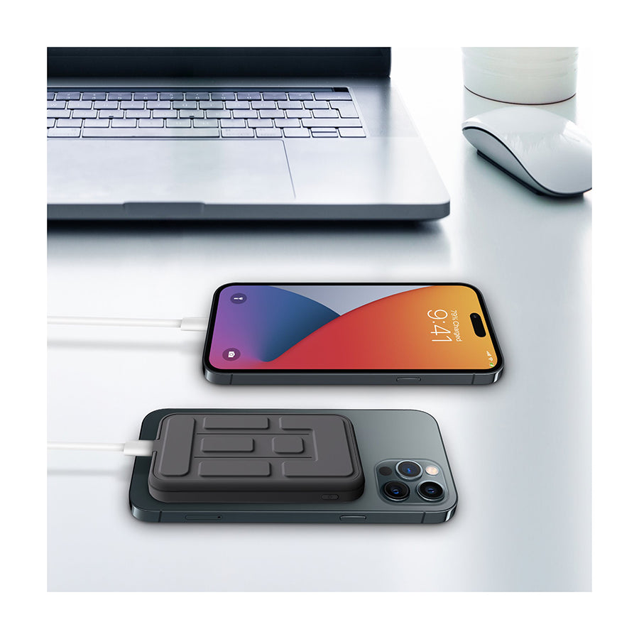 Omega Yenkee YPB 501 powerbank s 5000 mAh, 20 W Power Delivery i bežičnim punjenjem do 15 W, prikaz na slici