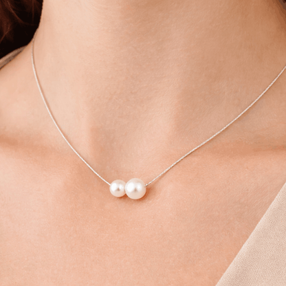 Ogrlica s bisernim perlama – srebrni lančić minimalističkog dizajna
